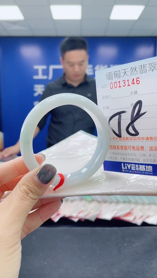 未镶嵌手镯翡翠天然翡翠手镯