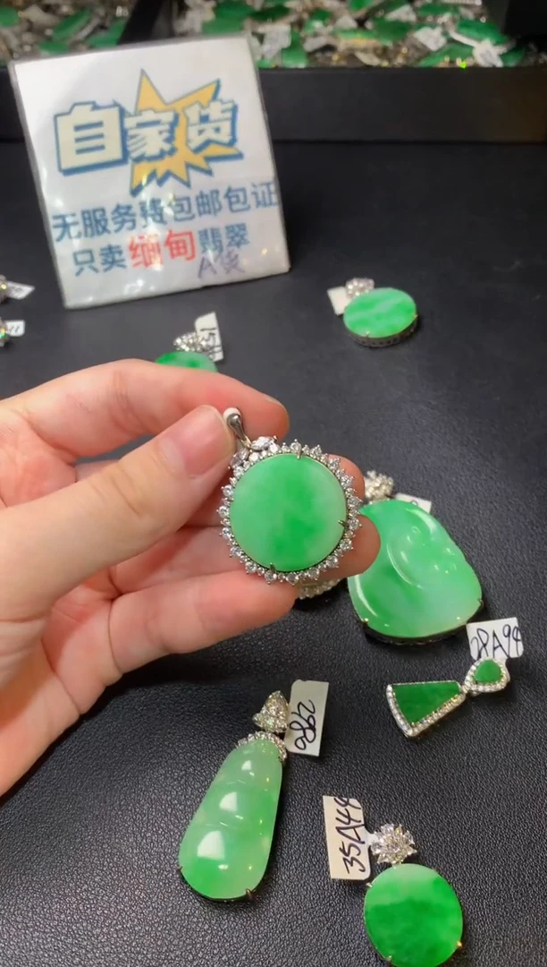 翡翠银S925镶嵌颈饰翡翠