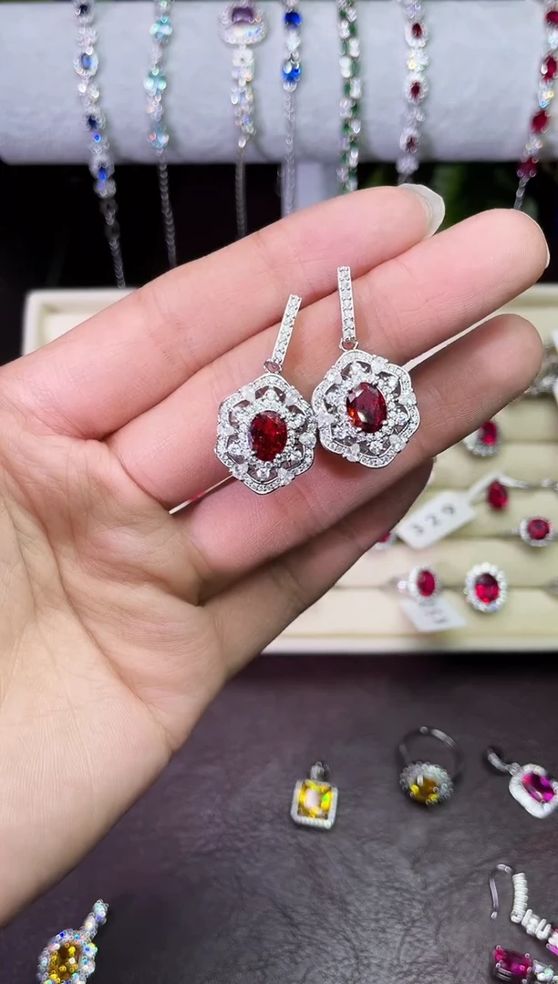 合金合成钻石红宝耳坠