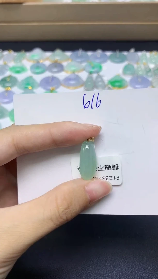 翡翠18K金镶嵌颈饰天然自然緬甸A貨翡翠