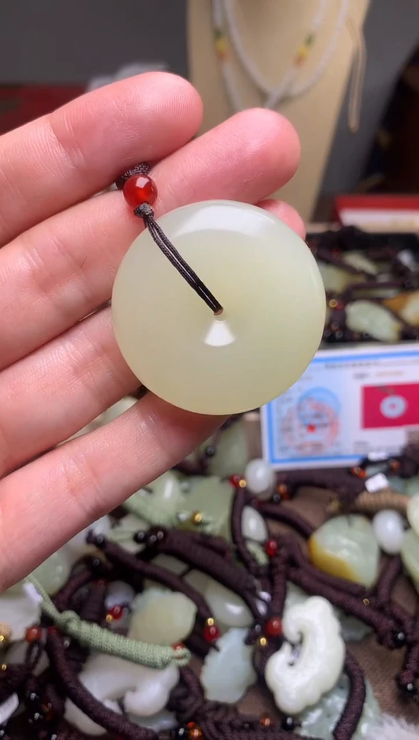 玉新疆料青海料清水平安扣吊坠