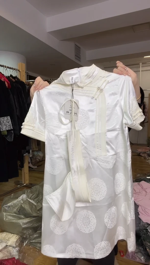 L码        105-115斤  裙子