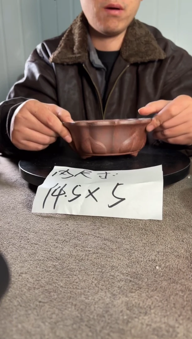 A宜兴紫砂小花盆