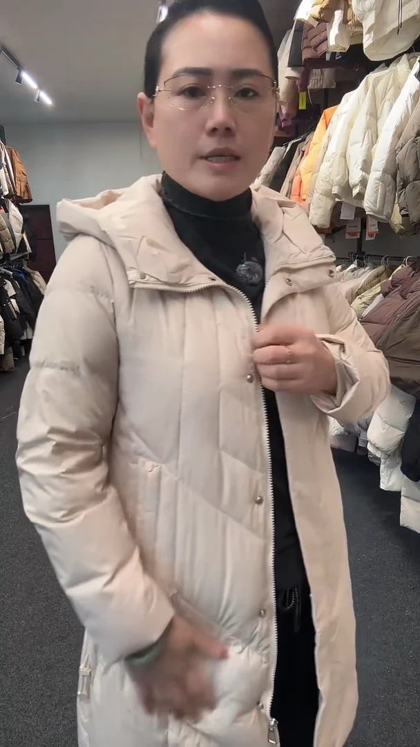 艾雨衣尚羽绒外套