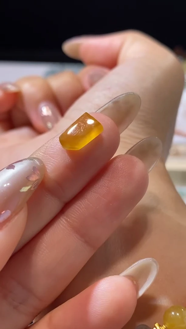 未镶嵌定制翡翠卡5.9/9.7/3.5冰黄随形  买断不退换