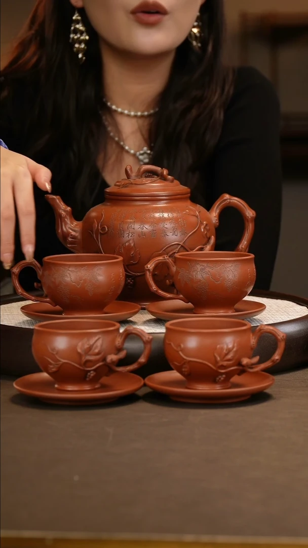 WBG 松鼠葡萄套组 1200c/天马/张心庆画