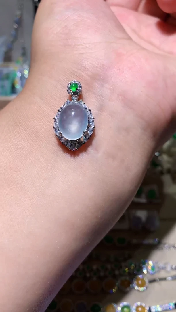 翡翠未镶嵌耳饰吊坠