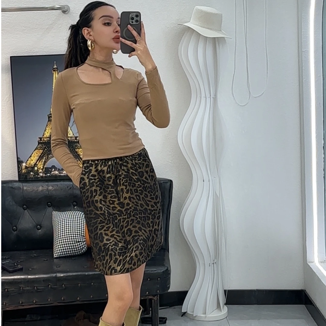 爆款半高领性感镂空修身打底衫