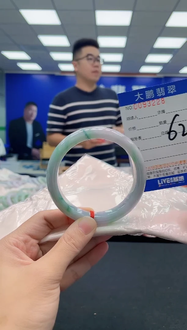 翡翠手镯未镶嵌AAAAAAAAA