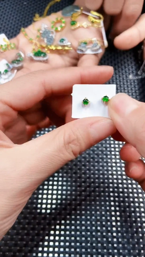 【闪购商品】翡翠耳饰未镶嵌111111111