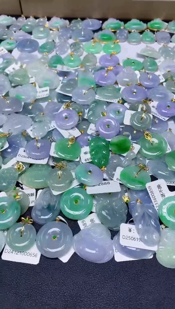 翡翠未镶嵌颈饰 天然缅甸翡翠A货