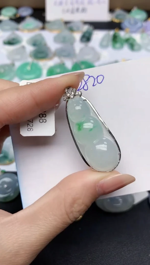 颈饰18K金镶嵌翡翠天然缅甸A货翡翠百元以上9元证书费自理