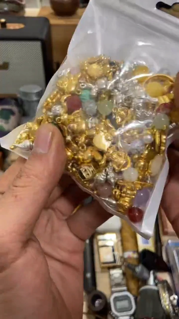 瓷片闪购商品  如图所示