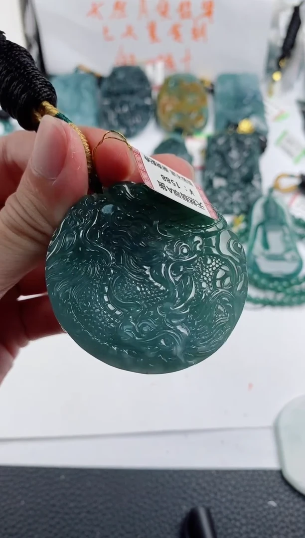 颈饰未镶嵌翡翠