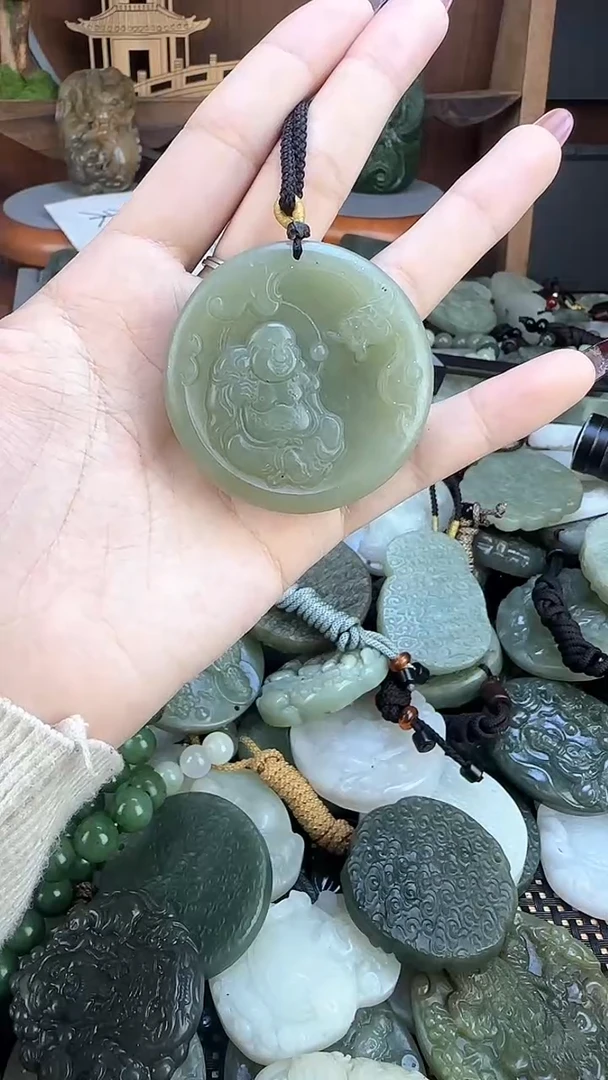颈饰未镶嵌和田玉1