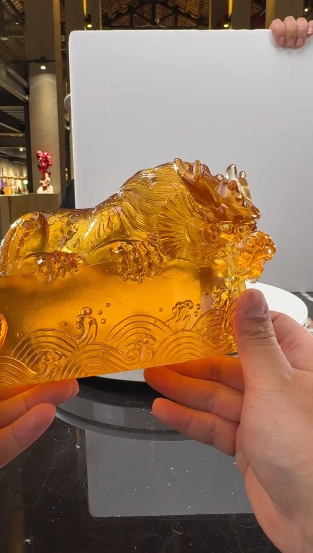 摆件琥珀金吸水兽艺术摆件