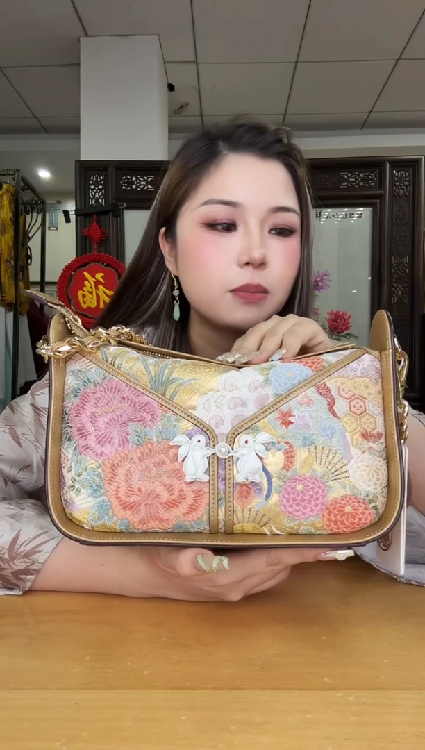 织物喵*?金色牡丹盘扣