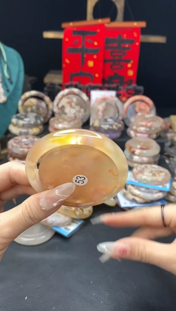 【闪购商品】石英质玉手镯（圆镯）未镶嵌56