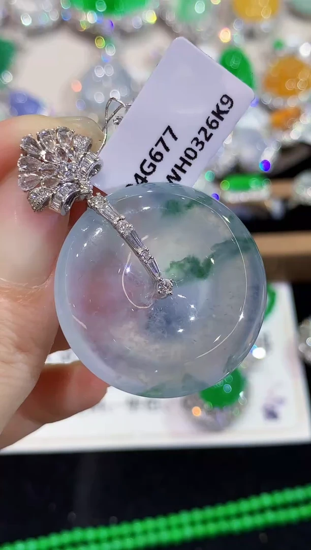 吊坠(不含链)18K金镶嵌翡翠为***战W多样性发其一