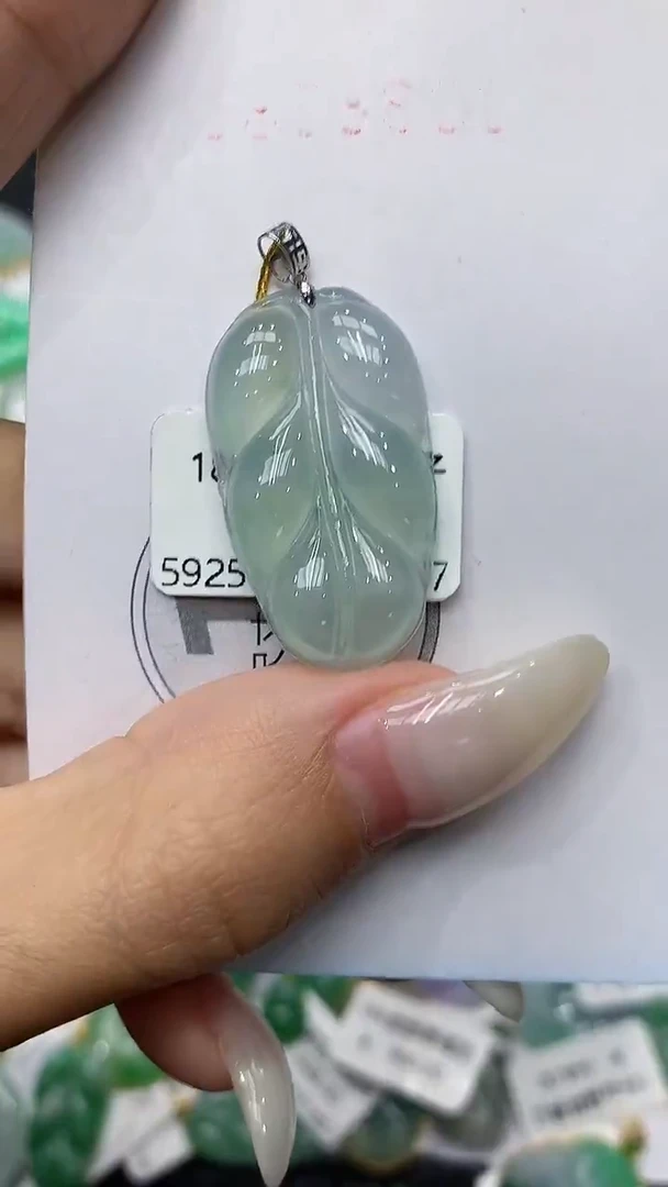 颈饰18K金镶嵌翡翠11111111111