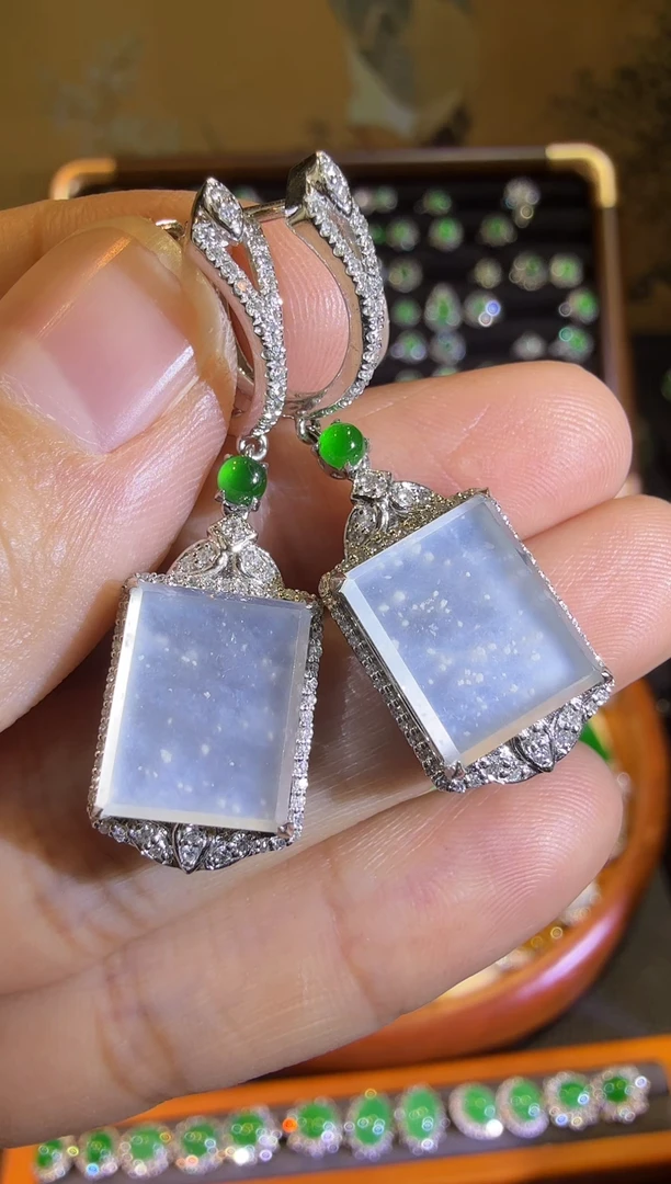 【闪购商品】翡翠耳饰18K金镶嵌玻璃种木纳雪花棉无事牌耳坠