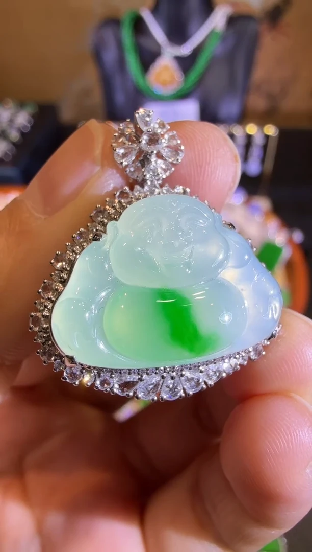 【闪购商品】翡翠吊坠(赠链)18K金镶嵌高冰金丝绿佛公吊坠