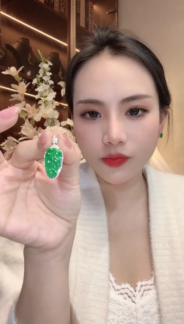 【闪购商品】翡翠吊坠(不含链)18K金镶嵌A27 多样性发货一件