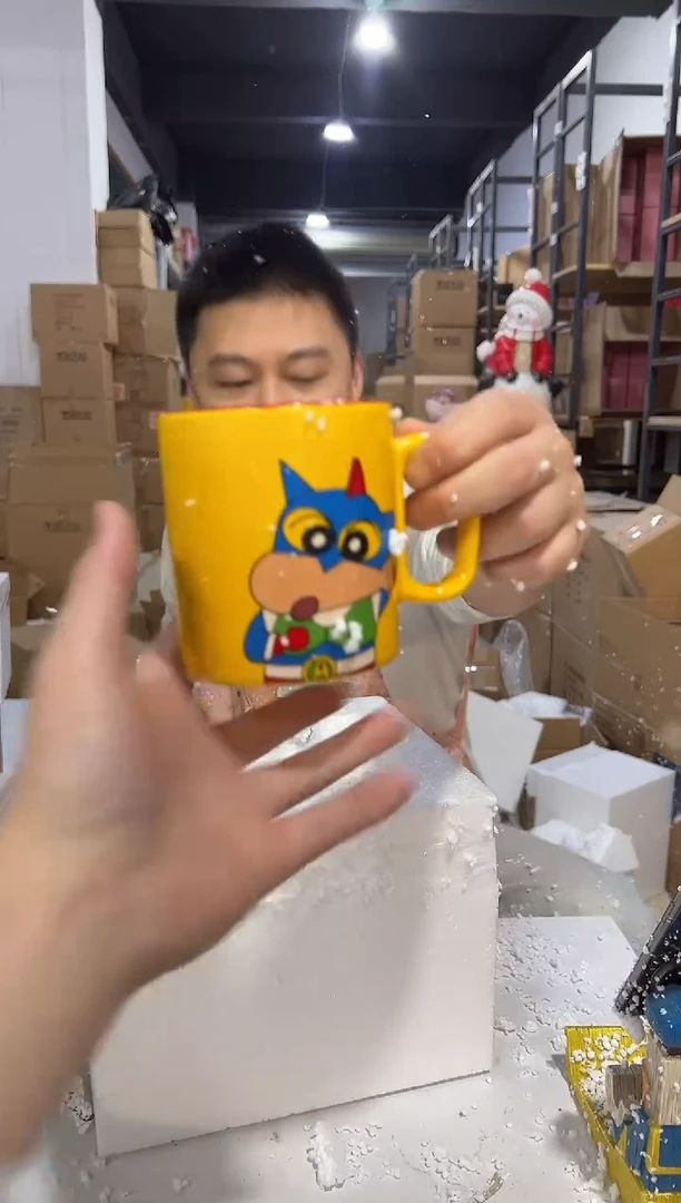 瓷片黄色小新变装超人水杯微瑕