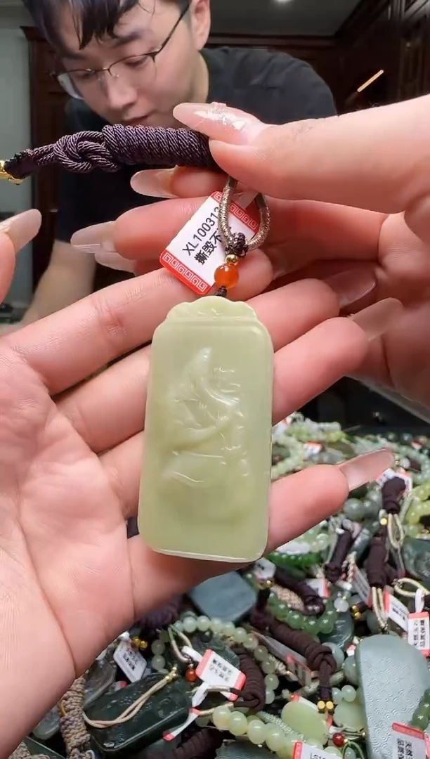 颈饰未镶嵌和田玉多样性发一