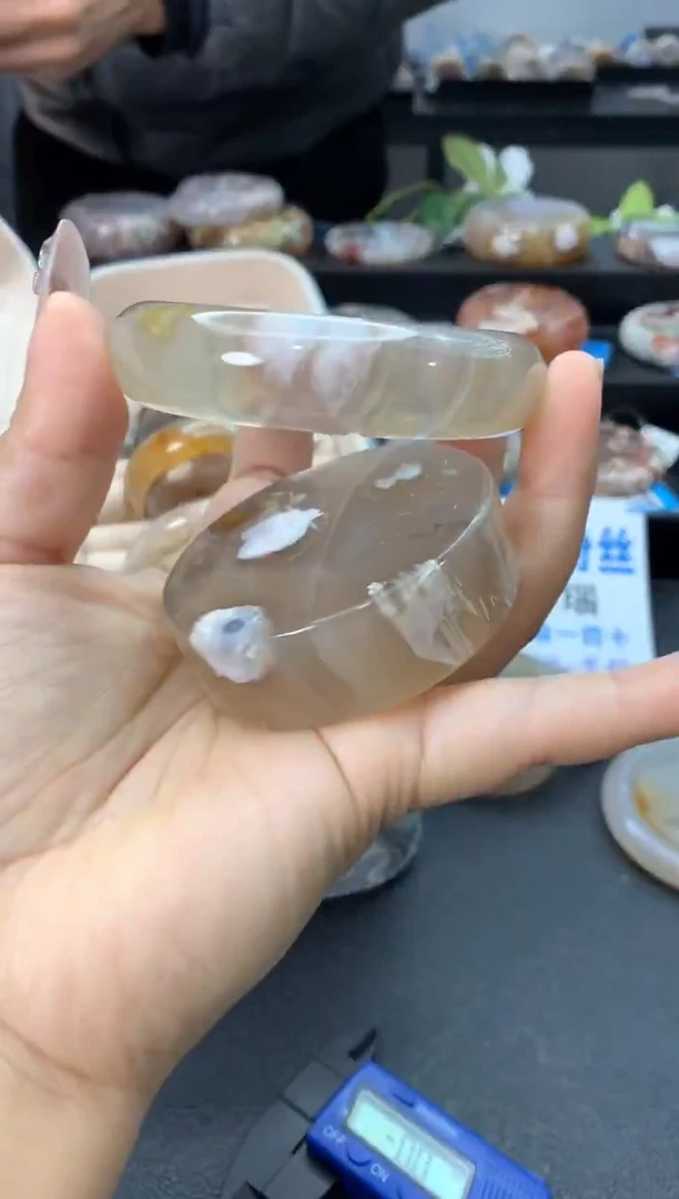 未镶嵌手镯石英质玉（62圈口）赠送镯心 无证书