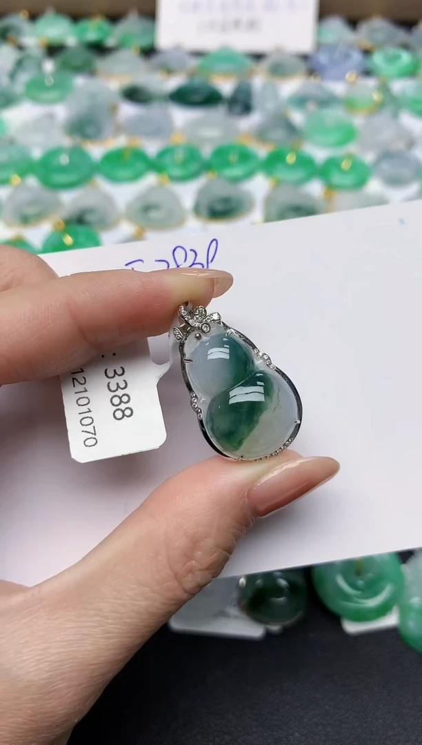 颈饰18K金镶嵌翡翠天然缅甸A货翡翠百元以上9元证书费自理
