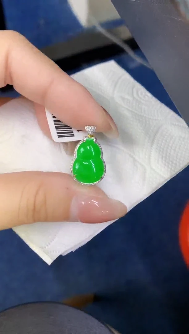 颈饰18K金镶嵌翡翠缅甸天然翡翠A货