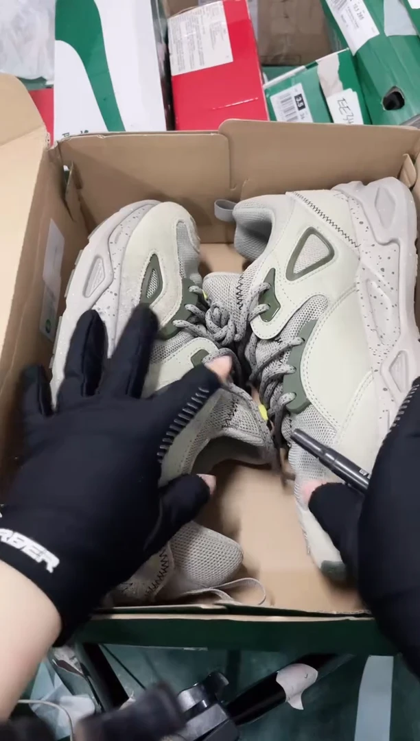 彪马时尚休闲运动鞋42M   FF29