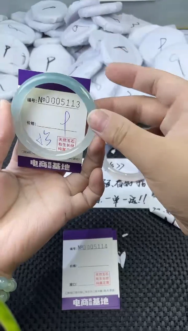 玛瑙/玉髓手镯未镶嵌5113