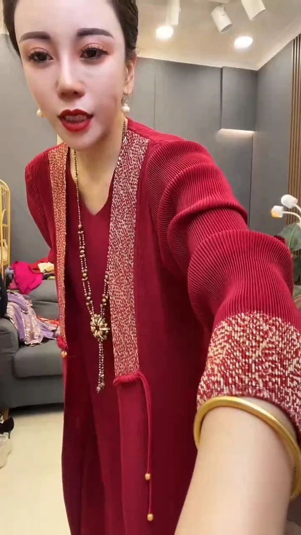 聚酯纤维（涤纶）红色  国风裙