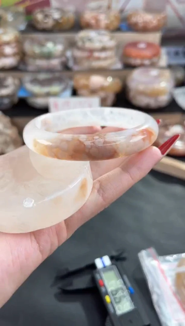 未镶嵌手镯石英质玉58