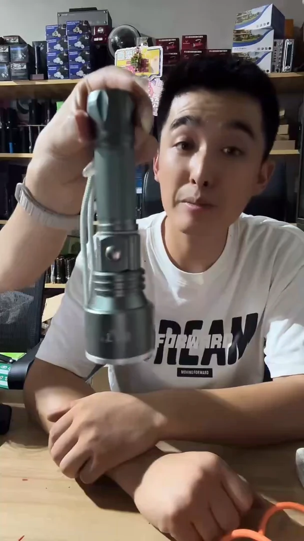 合金手电带电池blt