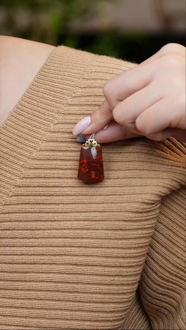 18K金镶嵌吊坠南红玛瑙D