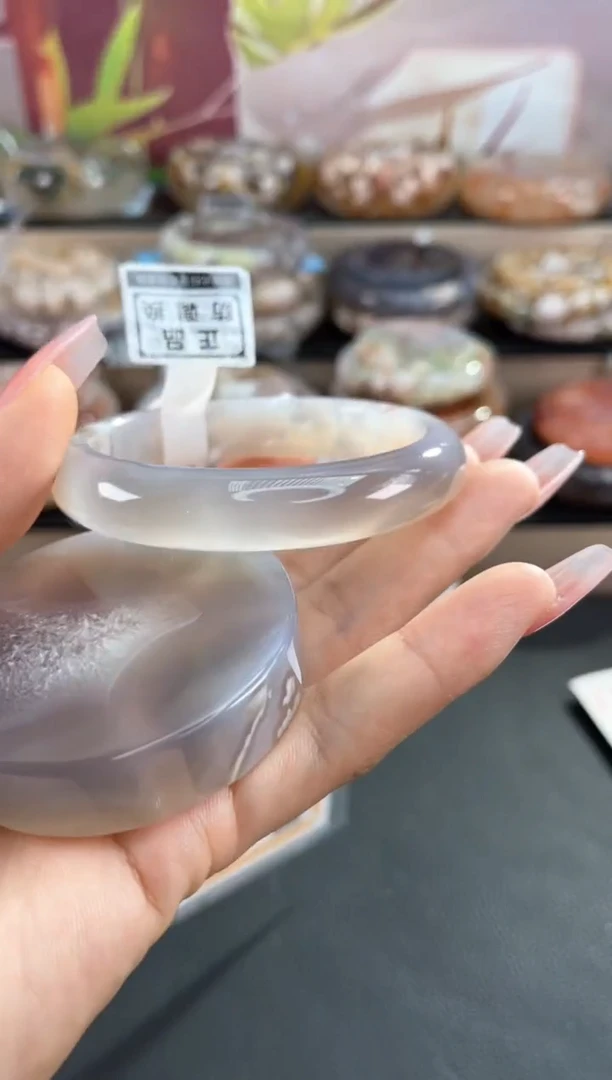 未镶嵌手镯石英质玉59