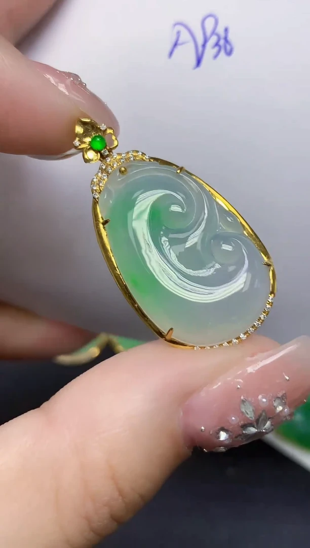 颈饰18K金镶嵌翡翠天然缅甸翡翠A货翡翠百元以上9元证书费自理