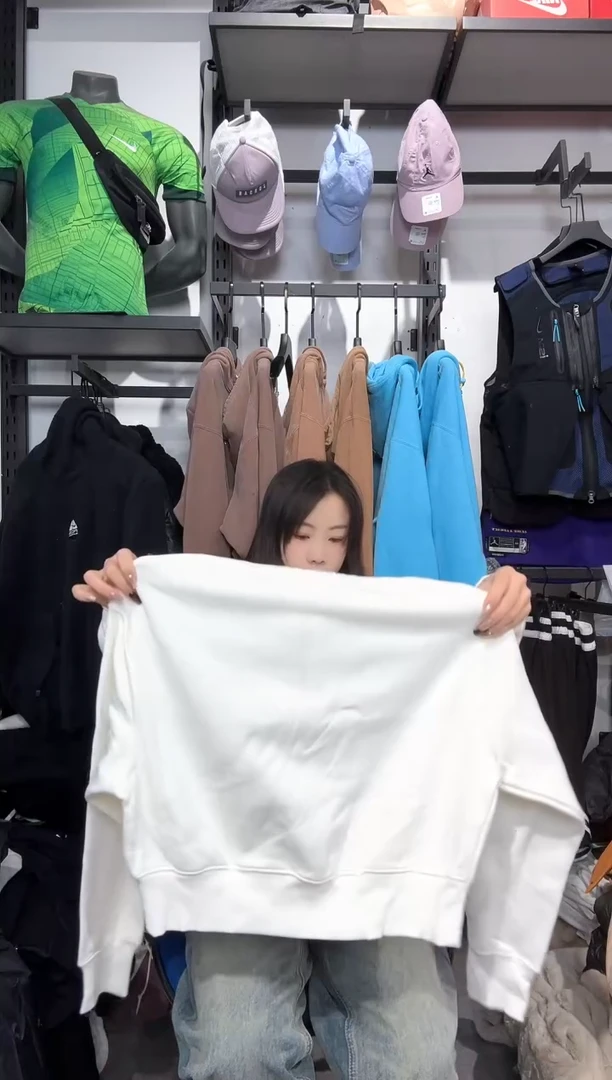 1465 编码 瑕疵款直播间过款为准 尺码S    身高  155