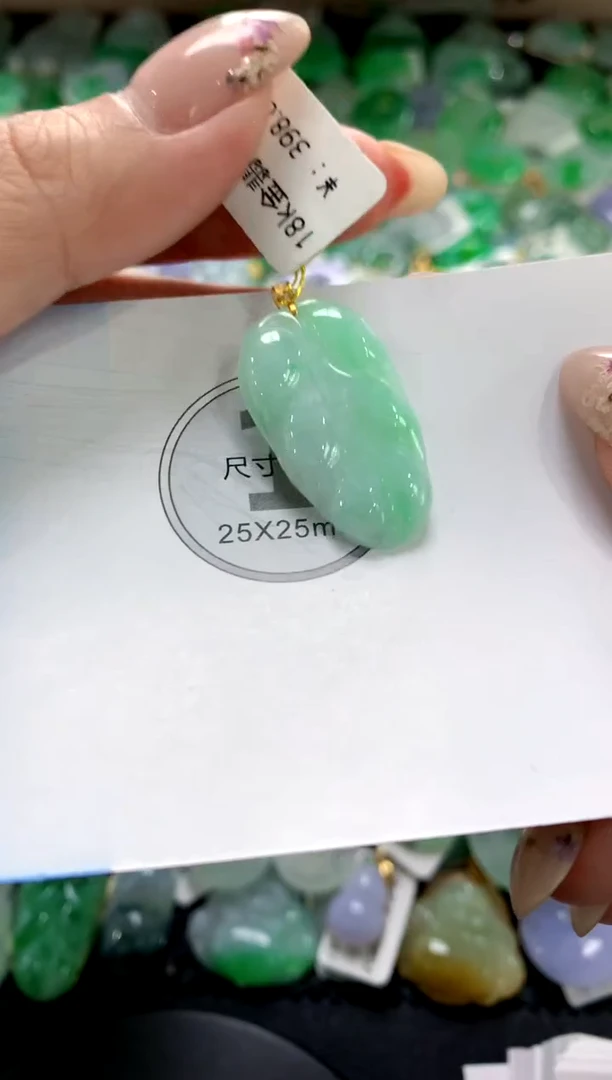 翡翠18K金镶嵌颈饰1111111111111111