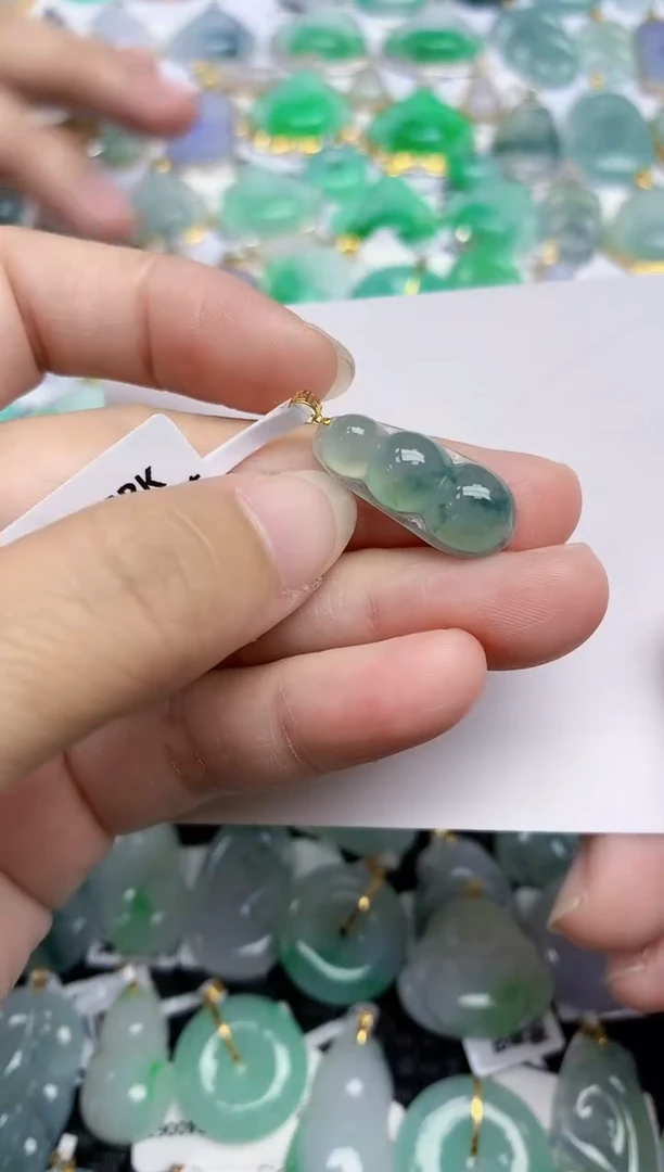 翡翠18K金镶嵌颈饰天然翡翠A货