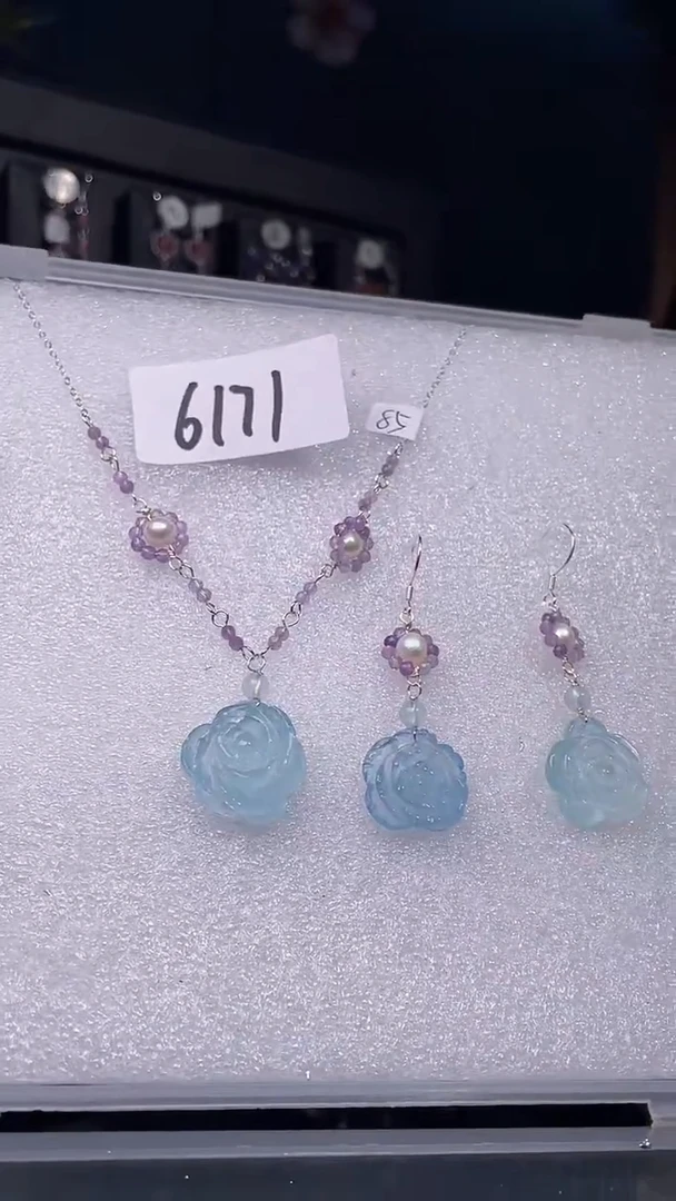 未镶嵌颈饰海蓝宝石喜欢拍