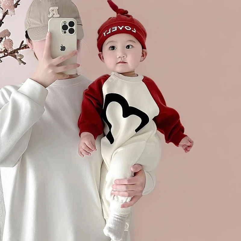 炸街时尚百搭春秋连体装宝宝连哈衣爱心长袖卫衣婴幼儿舒适爬爬服