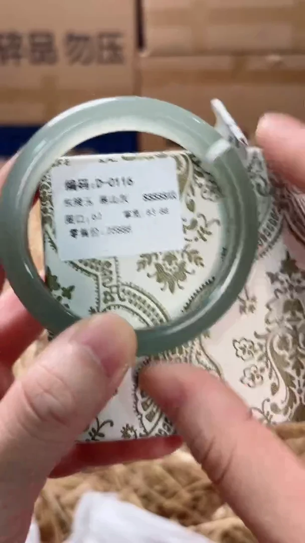 未镶嵌手镯石英质玉D-0116