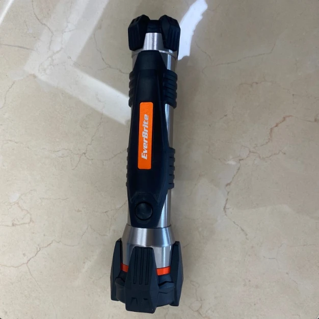 变形金刚电筒带电池