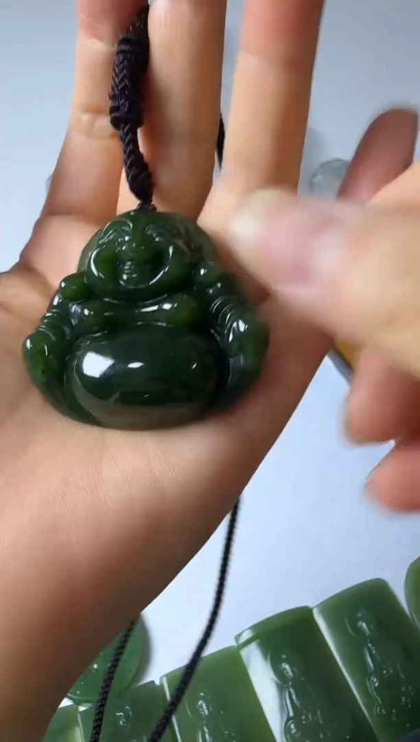 颈饰未镶嵌和田玉矿坑