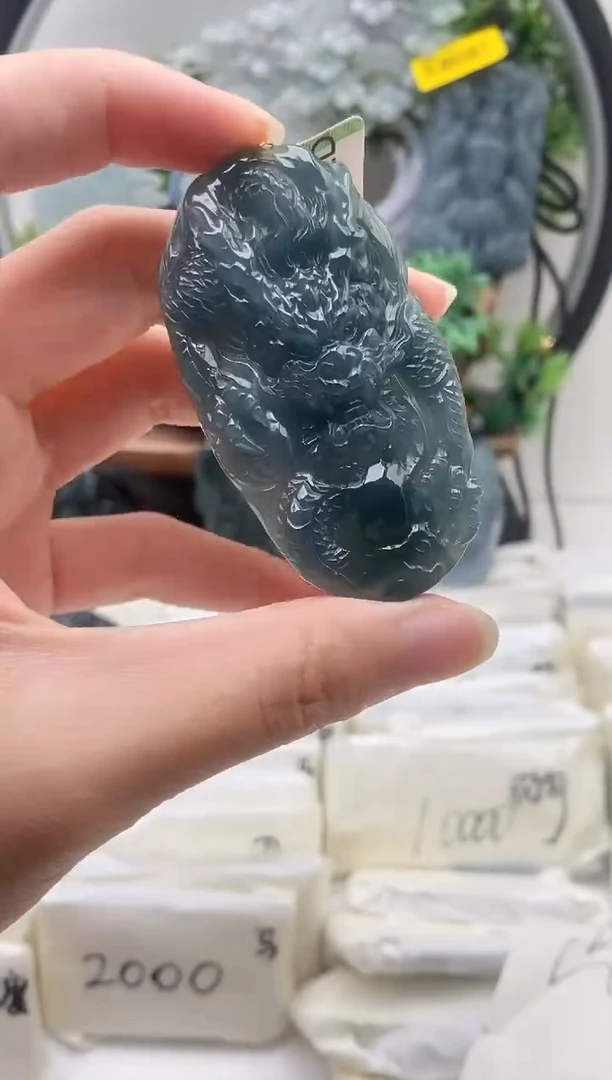 颈饰未镶嵌翡翠龙牌