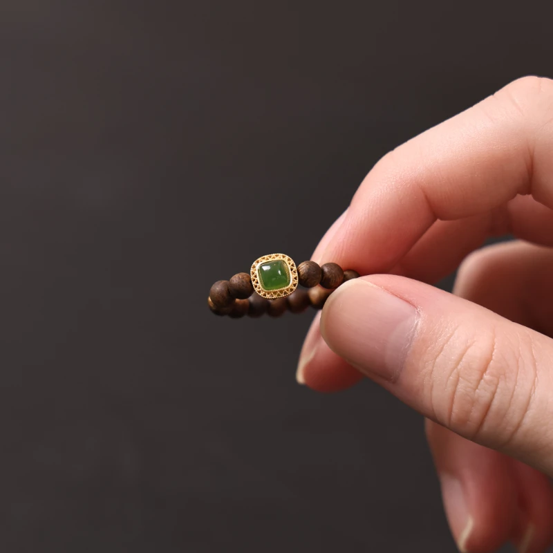 方形绿色珠子小把件 规格4MM